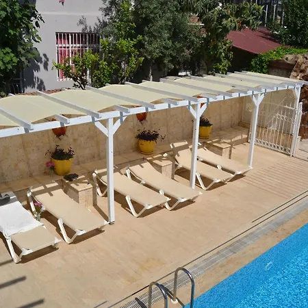 Safari 6 מלון דירות 3*